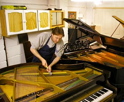 Martín Winter - Restaurador de pianos